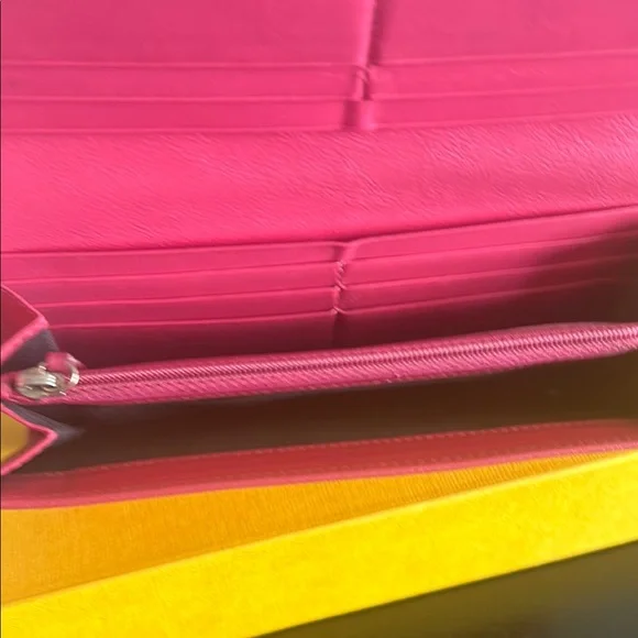 Fendi Pink Women's Wallet - Picture 8 of 15